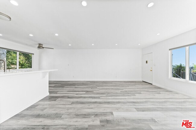 Building Photo - 646 Tularosa Dr