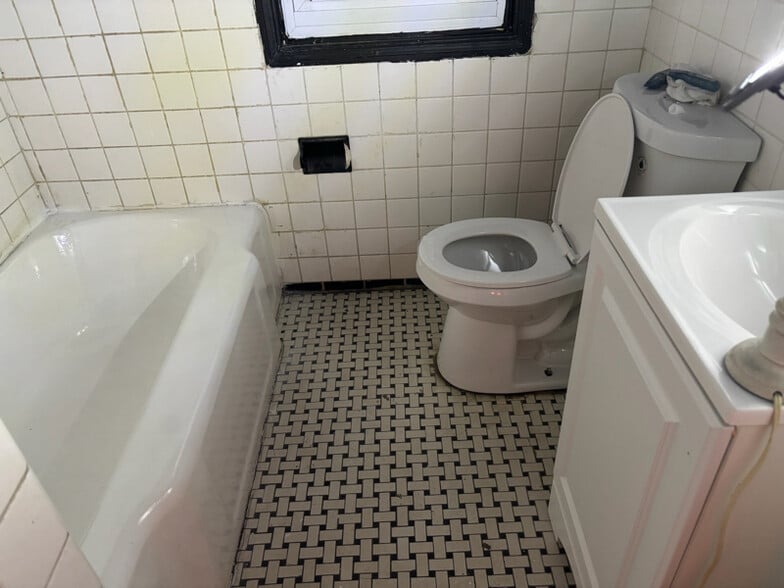 Building Photo - 16306 Tacoma St