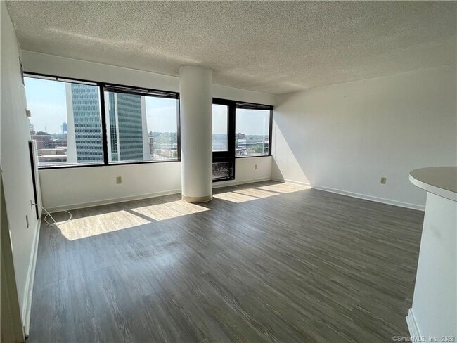 Building Photo - 127 Greyrock Pl