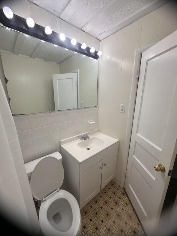 Building Photo - 2237 B St NE