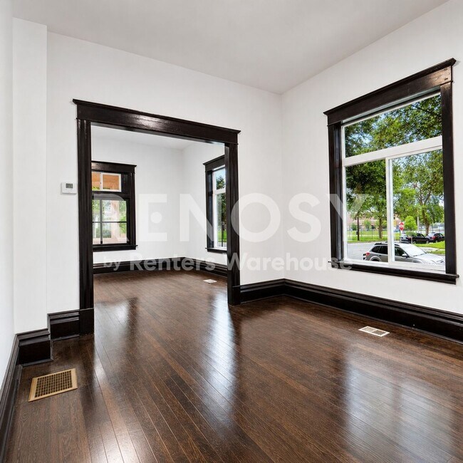 Building Photo - 3348 3rd Ave S