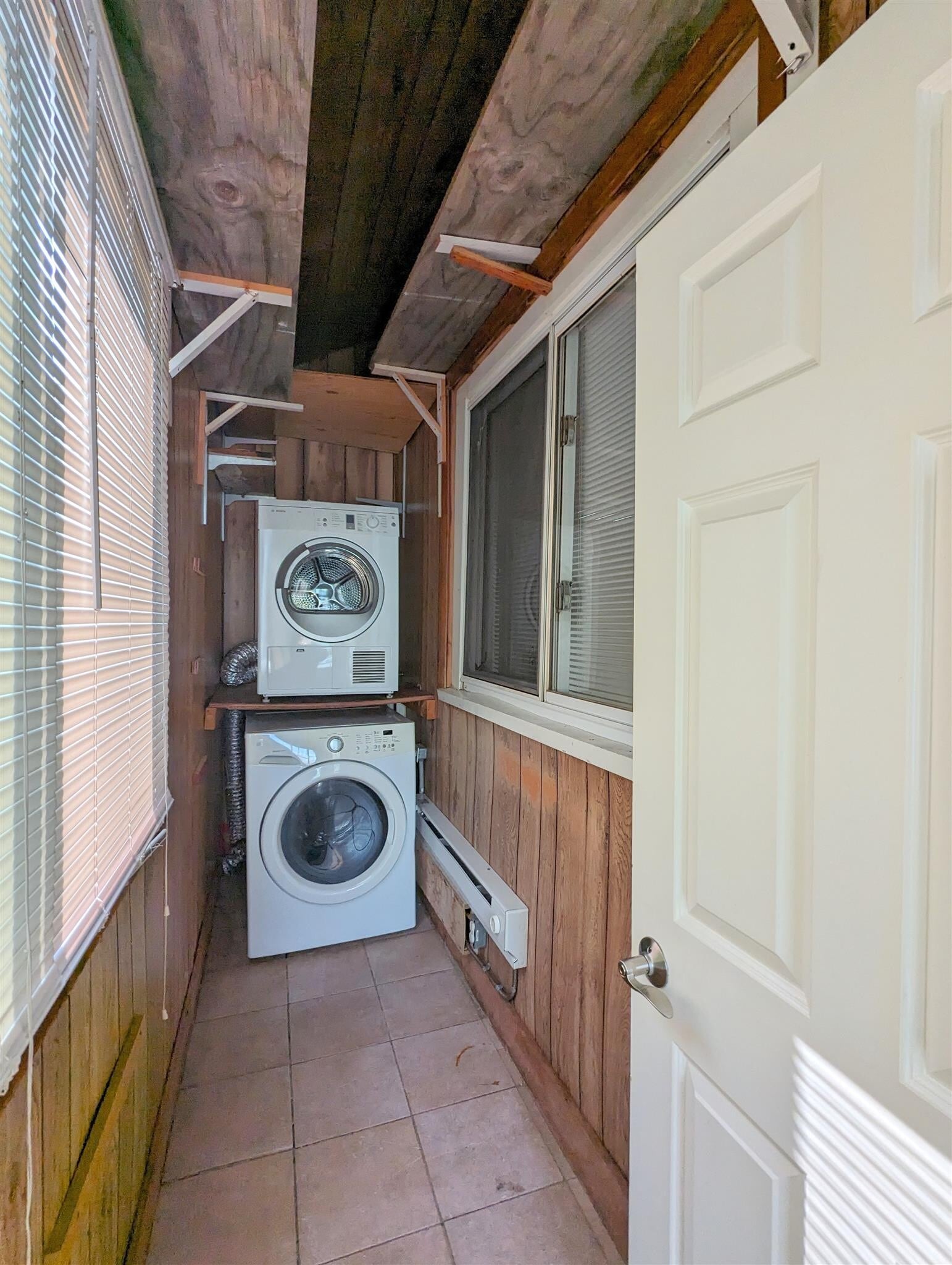 Building Photo - 322 Lowell St