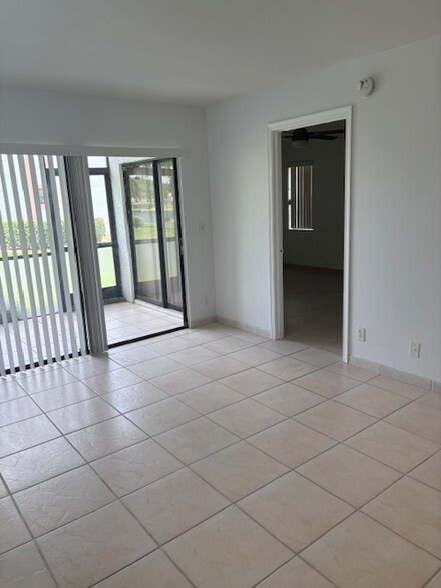 Building Photo - 3050 Norwood Pl