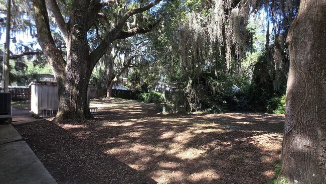 Building Photo - Quaint 3 Bedroom, one and a half bath home close to downtown St Augustine off SR 16