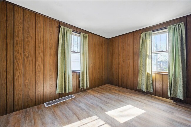 Building Photo - 3110 N Sherwood Ave