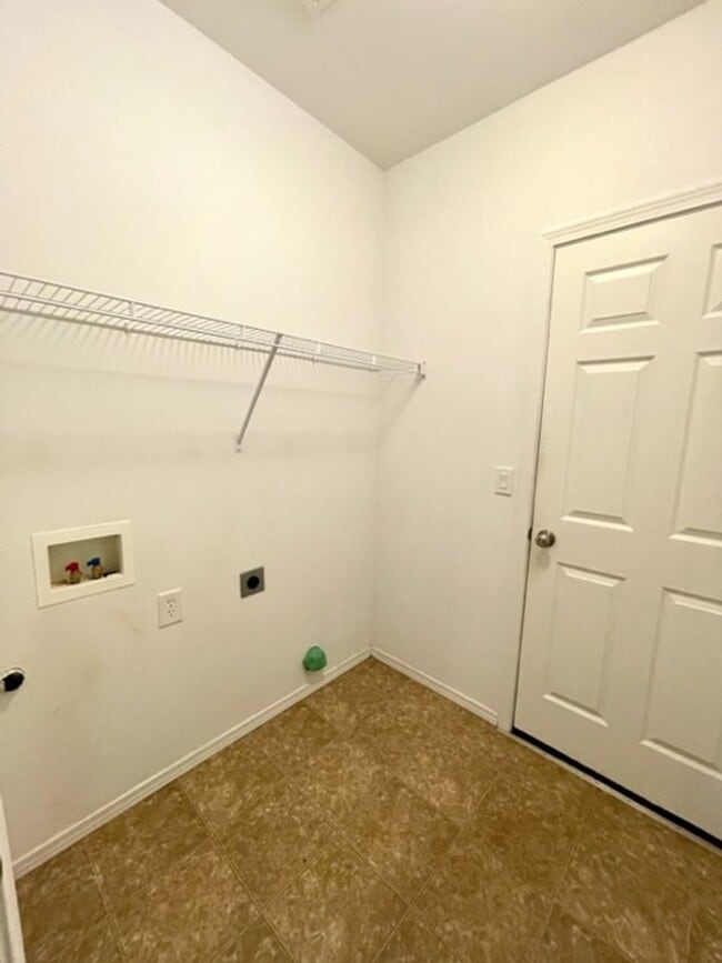 Building Photo - Cozy 3 Bedroom Home in SW Bend!