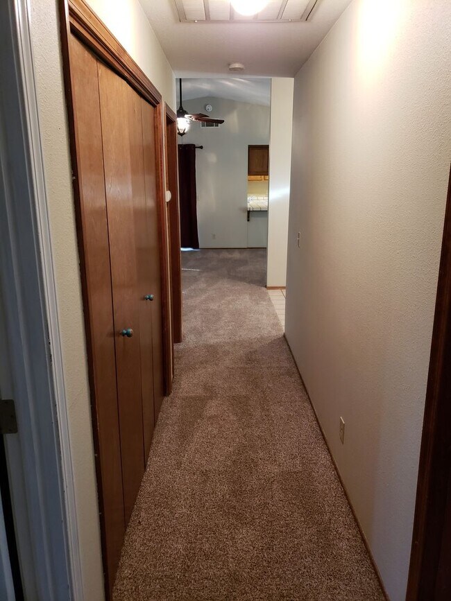 Building Photo - 3 BED 2 BATH HOUSE OFF VICTOR AVE
