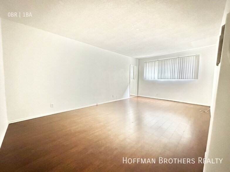 Building Photo - 1350 N Citrus Ave