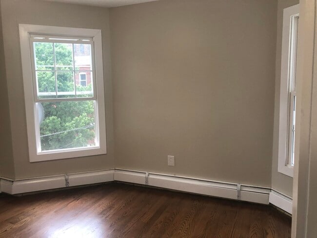 Building Photo - 18 Britton St