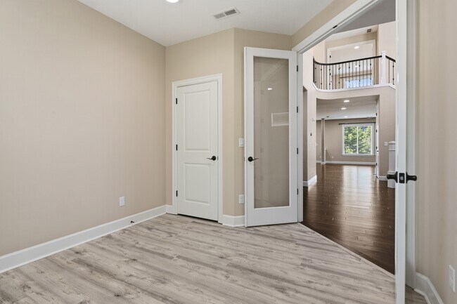 Building Photo - 5832 NW Bannister Dr