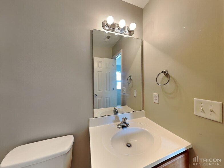 Building Photo - 4335 Springhaven Dr