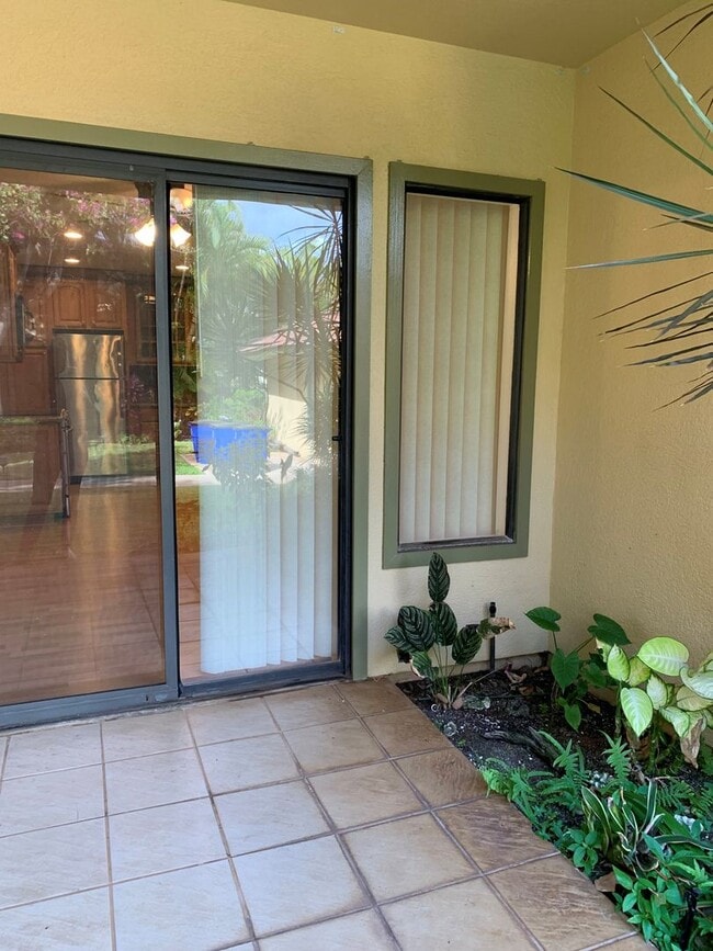 Building Photo - Maui Gardens ground floor 2 bedroom 1.5 ba...