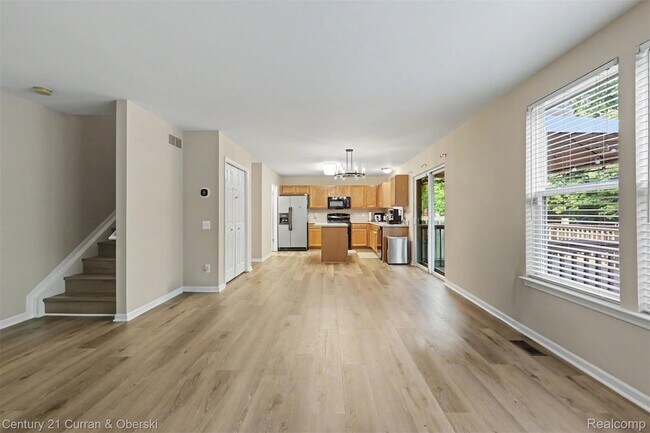 Building Photo - 7055 Oakridge Dr