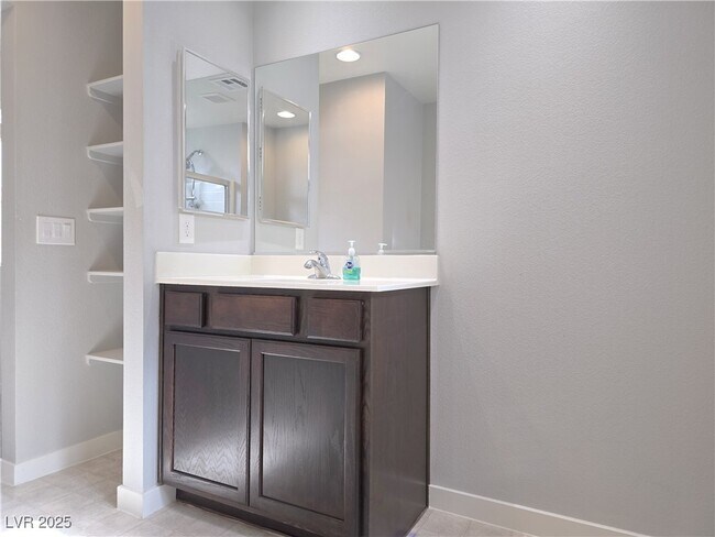 Building Photo - 1888 Molly Meadows St