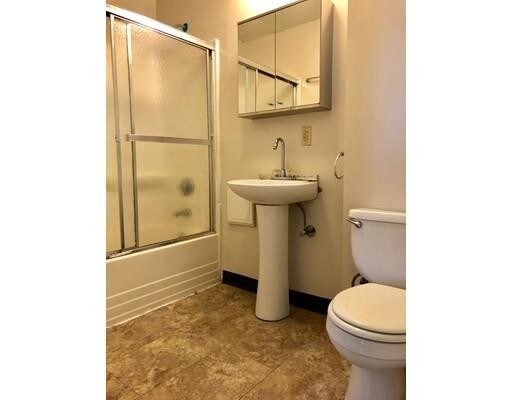 Building Photo - 32 Douglas St