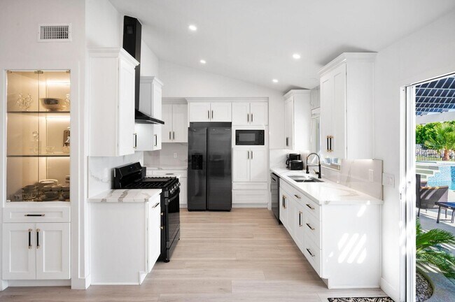 Building Photo - 2380 N Leonard Rd