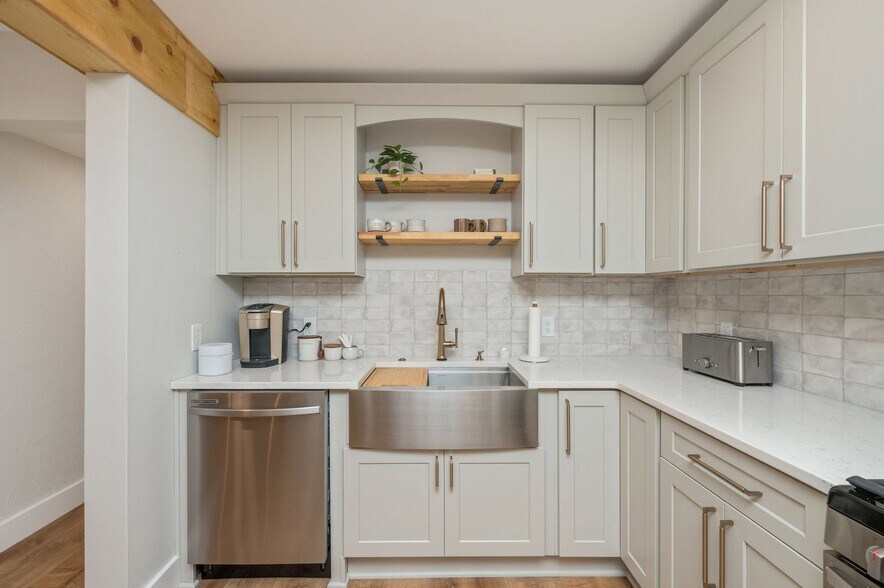 Building Photo - 111 Patton Dr NE