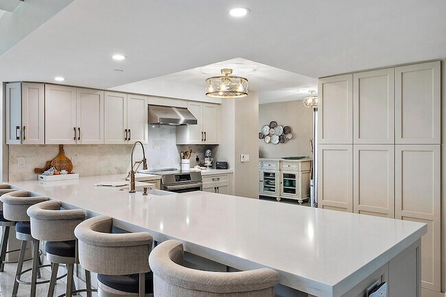 Building Photo - 176 Helios Dr