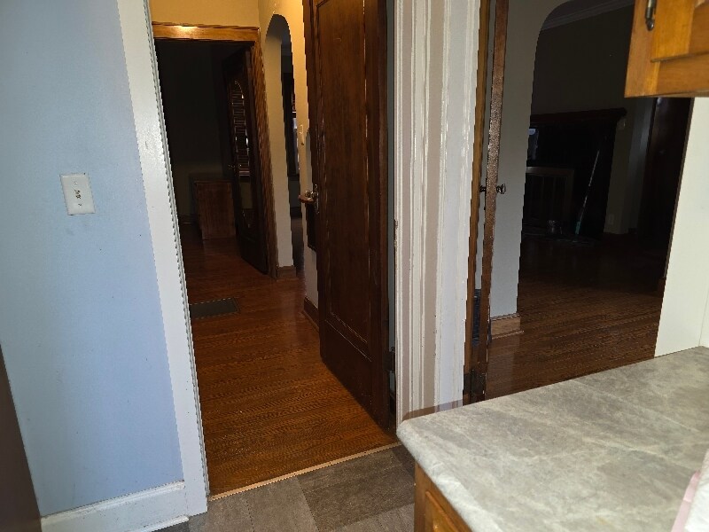 Building Photo - 727 S Rotherwood Ave