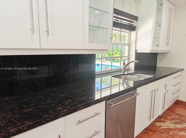 Building Photo - 4027 Pierce St