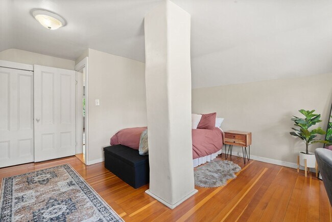 Building Photo - 589 Willard St
