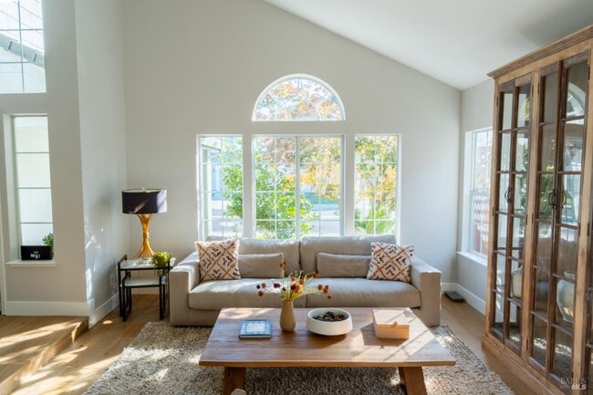 Building Photo - 517 Leafhaven Ln