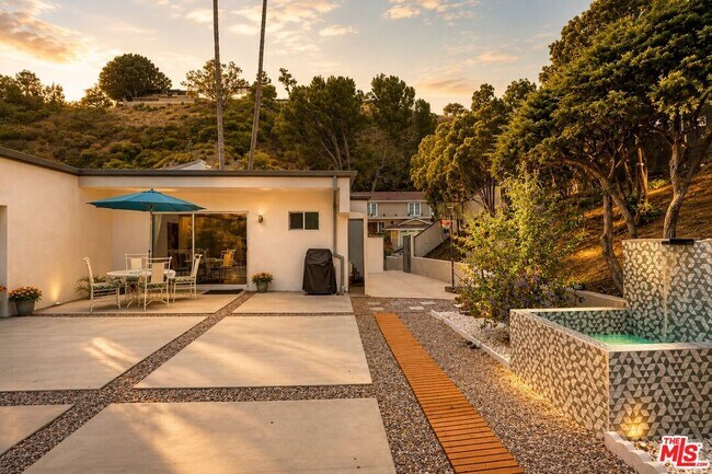 Building Photo - 2657 Zorada Dr