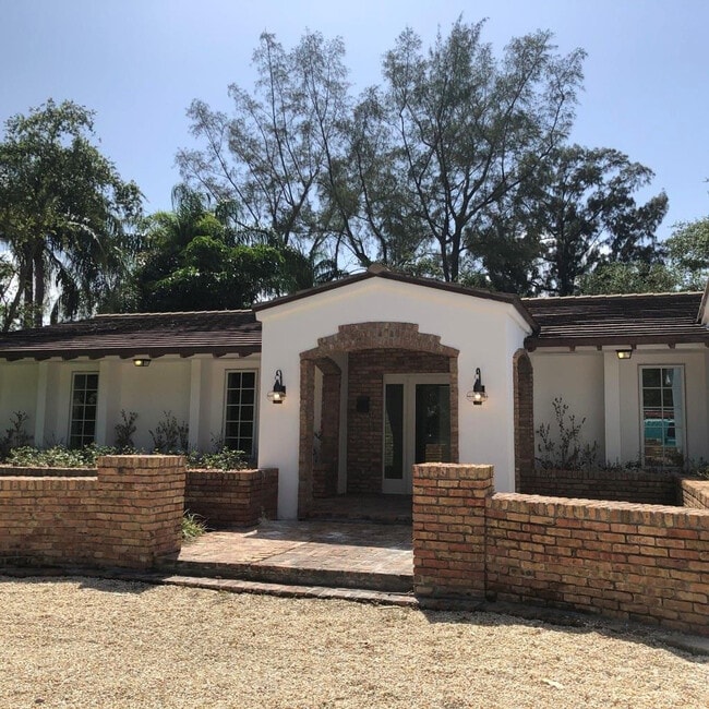 Building Photo - 5100 Granada Blvd