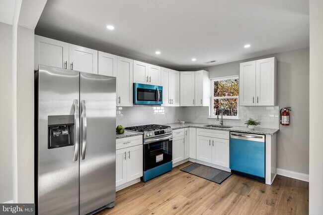 Building Photo - 104 W Park Ave