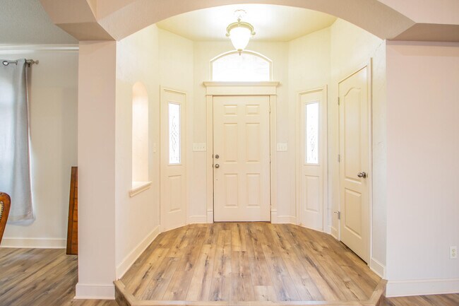 Building Photo - 5402 158th St