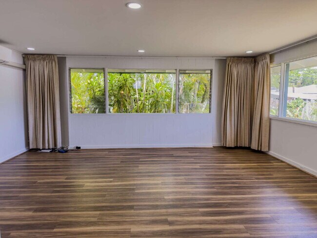 Building Photo - Welcome Home to Waimanalo!