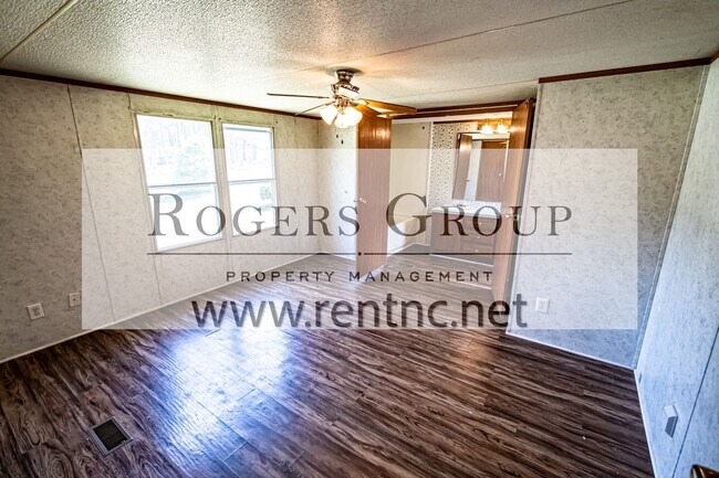 Building Photo - 105 Mark St