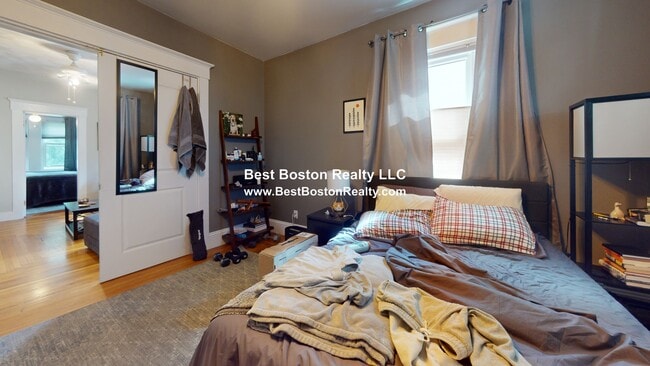 Building Photo - 15 Henry St