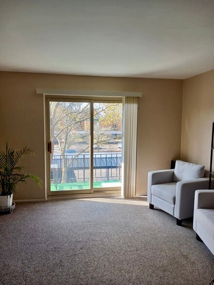 Building Photo - 1924 Axtell Dr