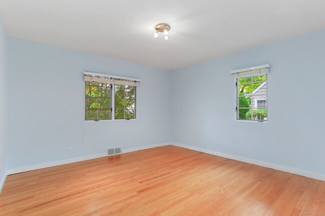 Building Photo - 90 Sasco Hill Terrace