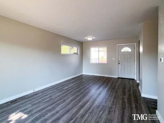 Building Photo - Remodeled Rambler for Rent! New Floors, New Bathroom, Fully Fenced Yard, Pets Welcome!