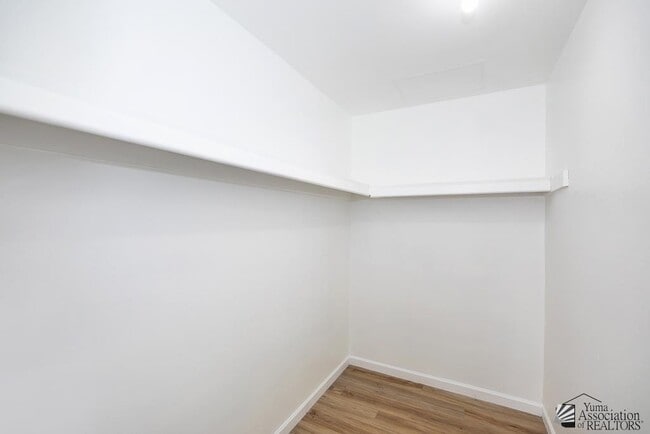 Building Photo - 1286 W 20th Pl