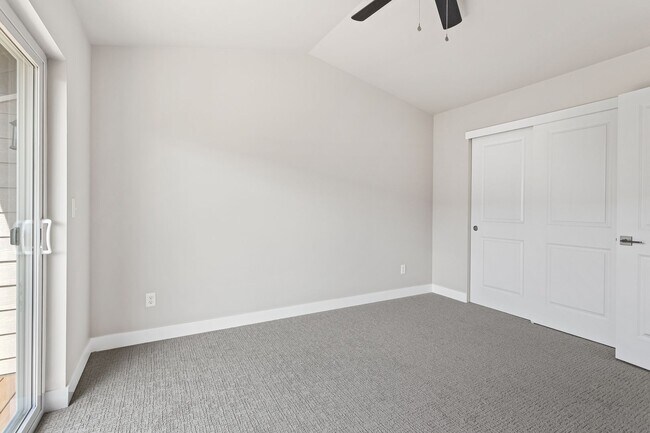 Building Photo - Brand New Townhouse in Yakima!