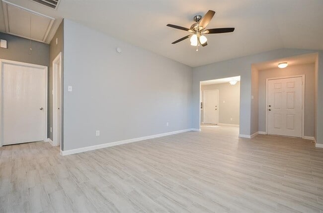 Building Photo - 14923 Sunset Bay Ct
