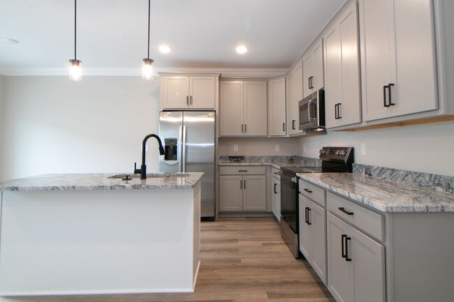 Building Photo - 166 Sango Dr