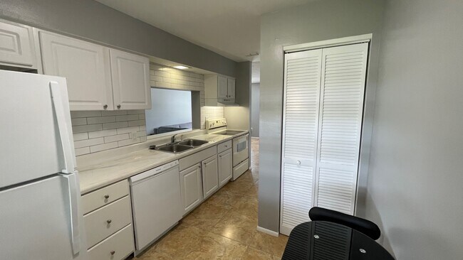 Building Photo - 2706 Graduate Ct