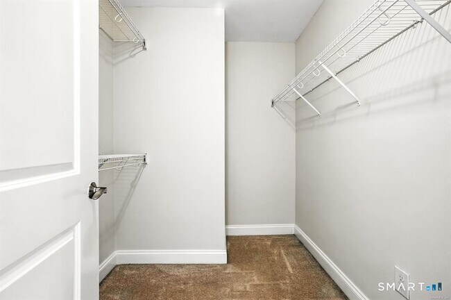 Building Photo - 142 East Ave