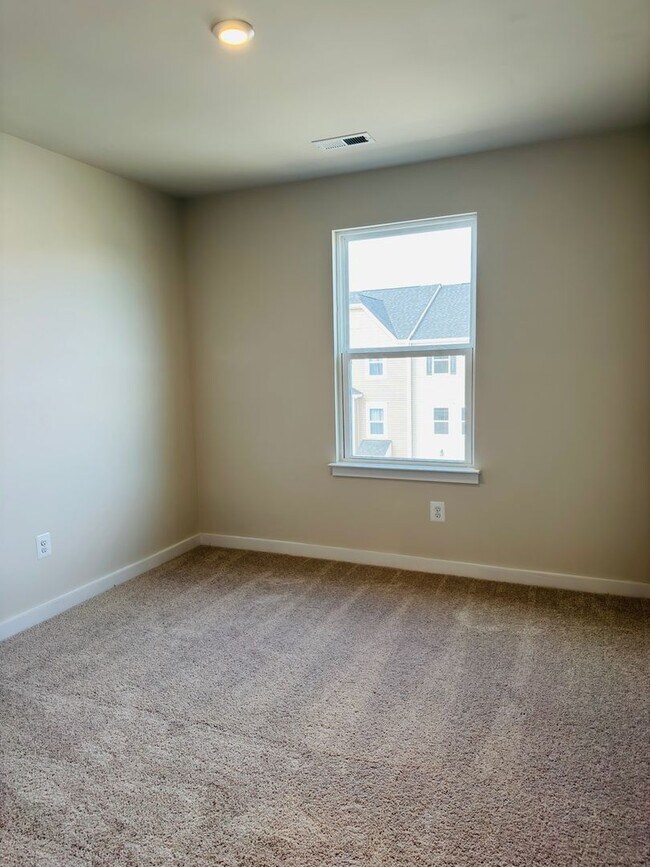 Building Photo - Brand New 4 Bed 3.5 Bath End Unit Townhome in Inwood