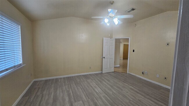 Building Photo - 28811 Sedgefield St