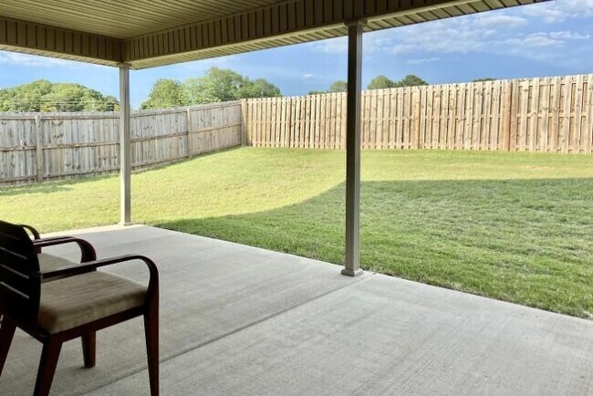 Building Photo - 3550 Macintosh Way