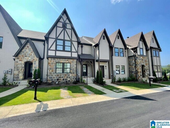 Building Photo - 4234 Lennox Dr