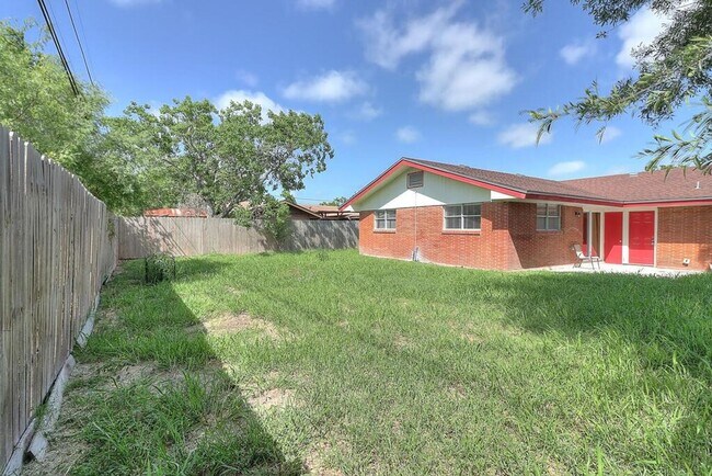 Building Photo - 1106 Bradshaw Dr