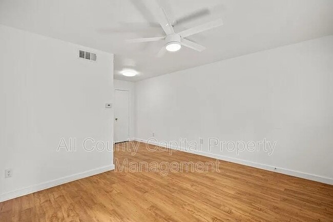 Building Photo - 502 W 35th St