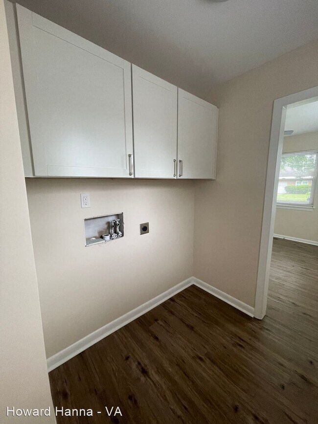 Building Photo - 3 br, 2.5 bath House - 8535 Devon Street