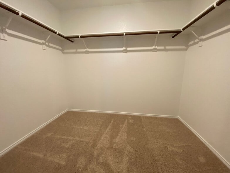 Building Photo - 5501 Lavender Dr